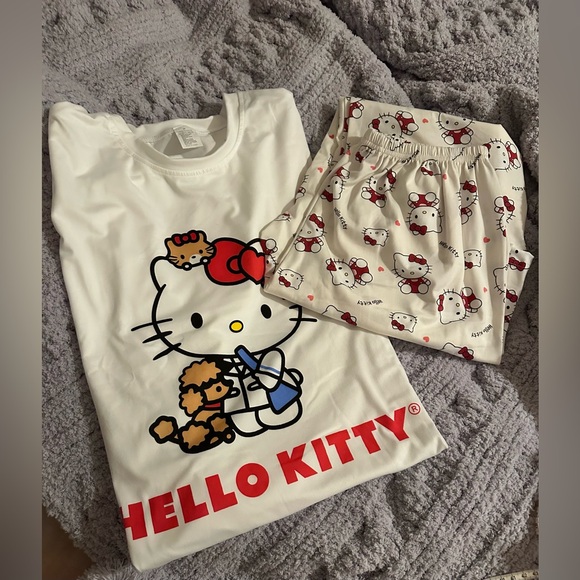 Super Soft Hello Kitty PJ Set - Picture 2 of 5
